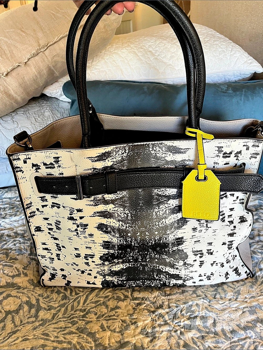REED Abstract Print Tote in White & Black